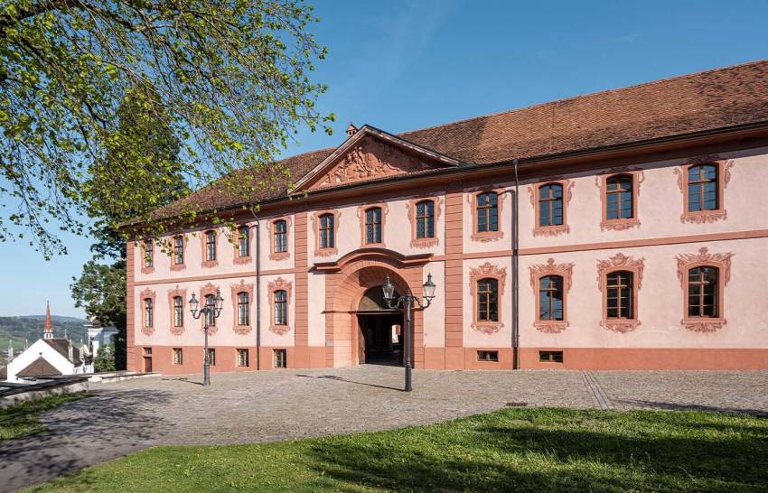 <p>Gebäude F<br
/>Kommende Hitzkirch</p>