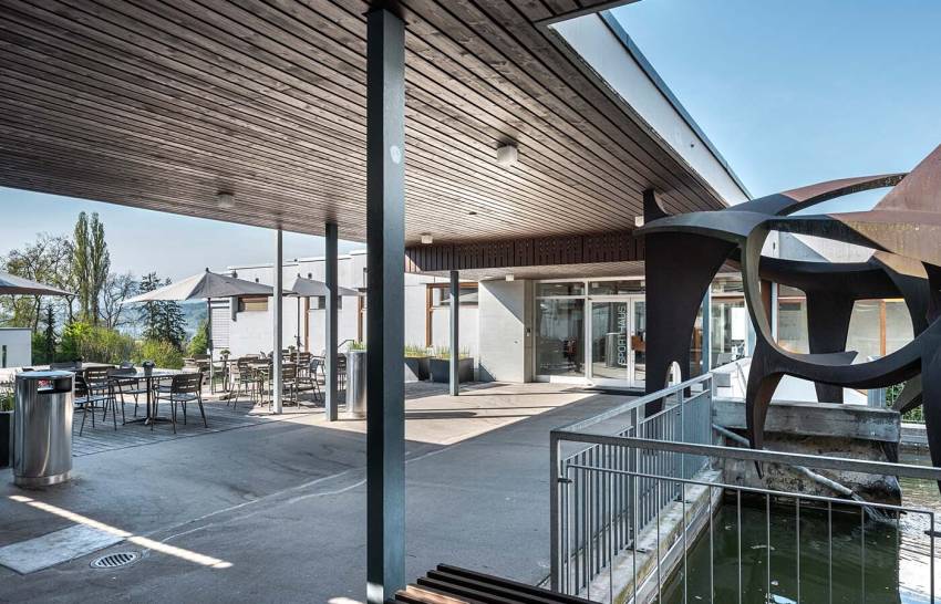 <p>Gebäude I<br
/>Sporthaus</p>