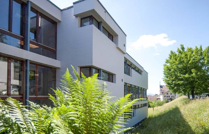 <p>Gebäude H<br
/>Lernhaus</p>